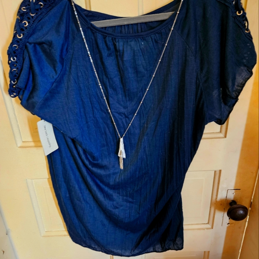 Blue blouse with necklace